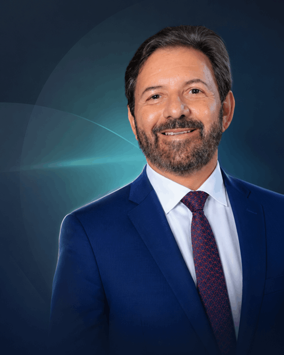 Consultora de seguros em atendimento